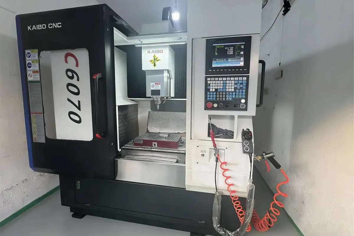 Engraving and milling machine