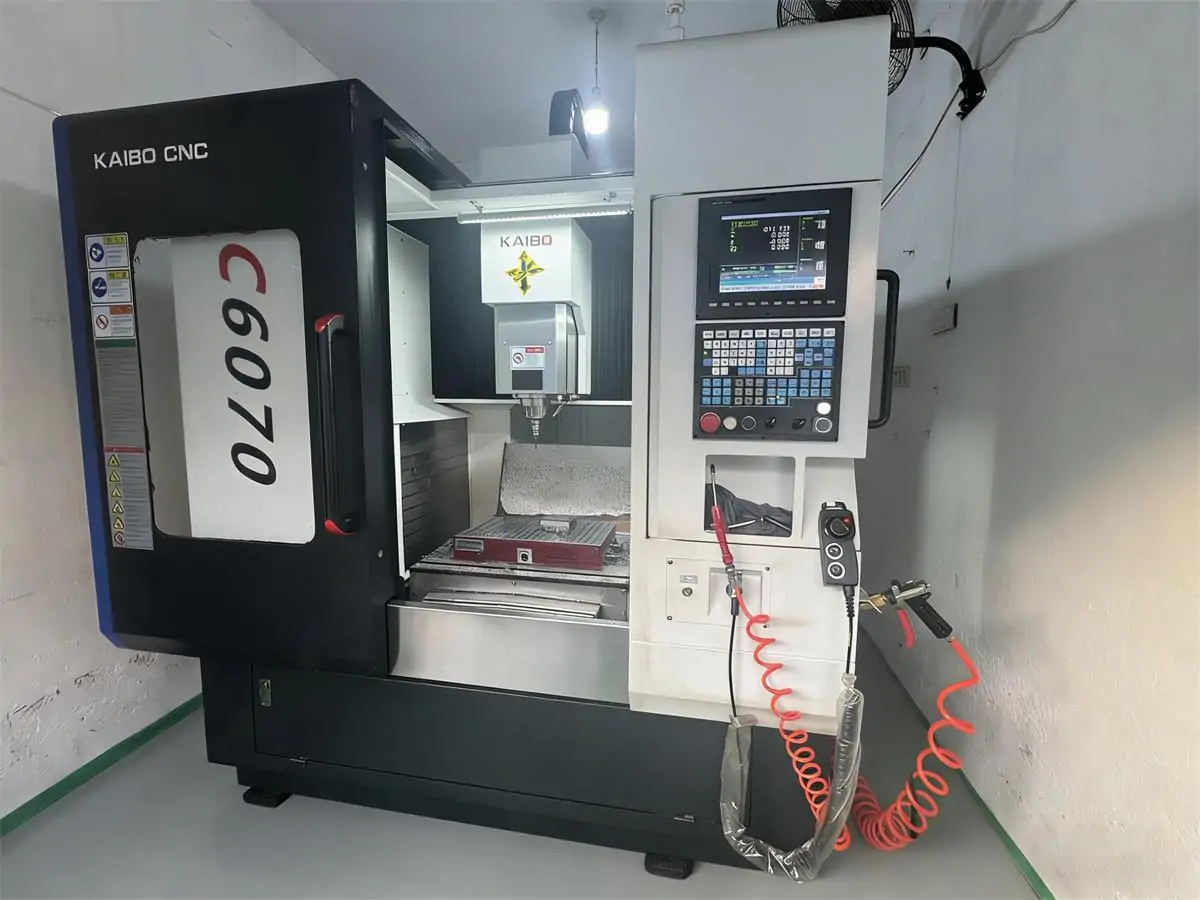 Engraving and milling machine