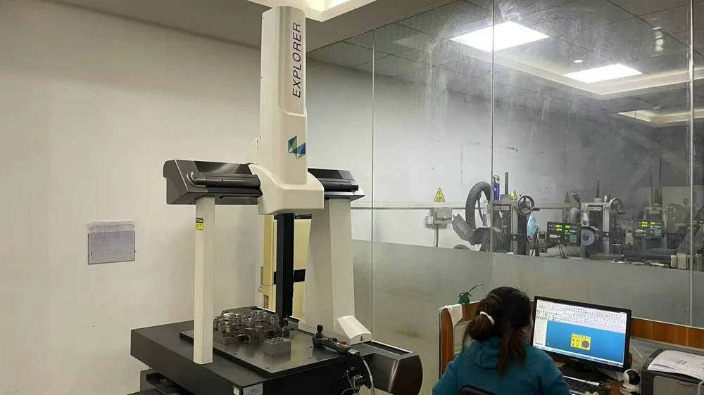 Hexagon EXPLORER Coordinate Measuring Machine (CMM, 3D Measuring Machine) (2)